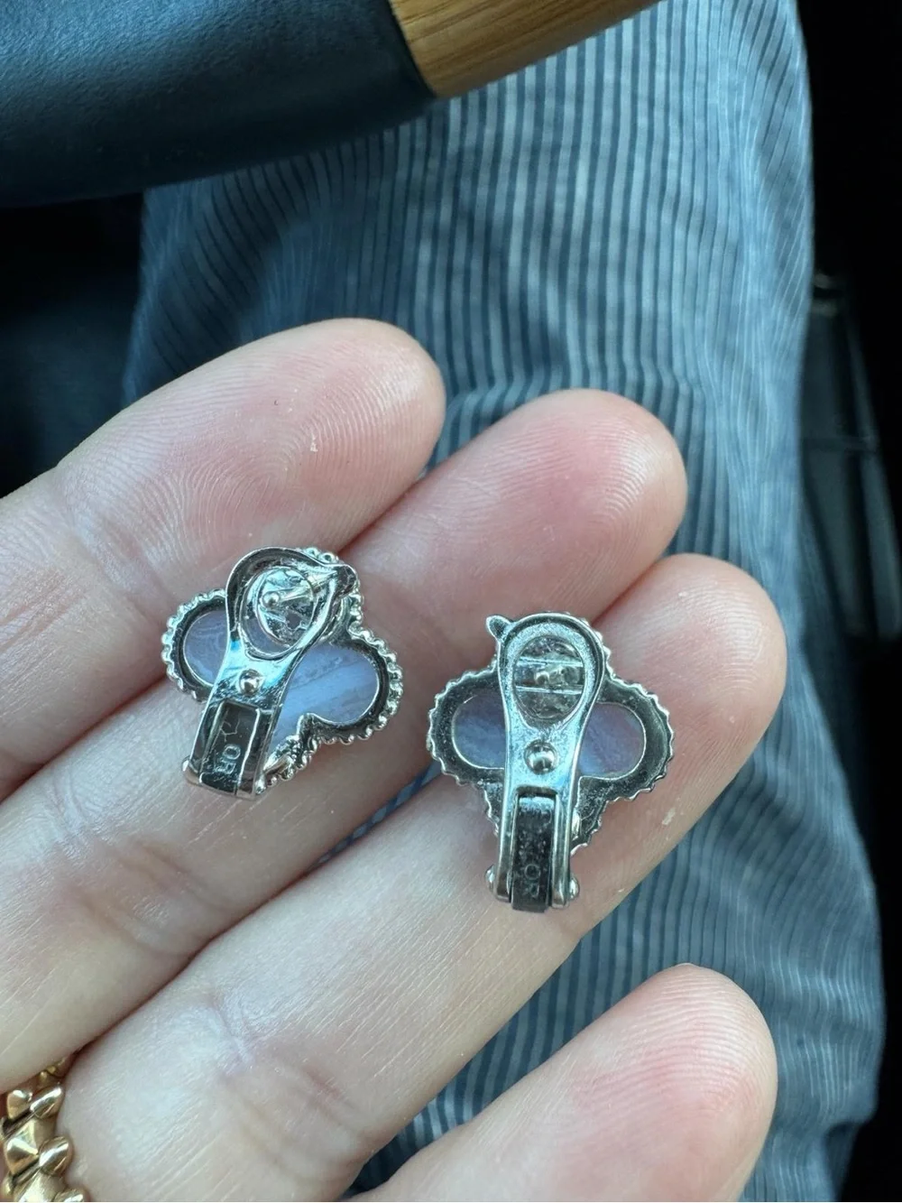 Van Cleef & Arpels chalcedony Clover Stud Earrings - Picture 3 of 15